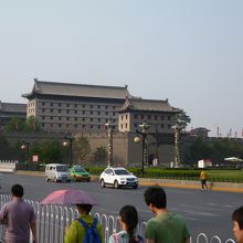 三重構造の永寧門（南門）