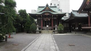 近所のライブハウスに行く前にお参りしました