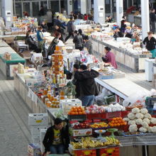 蜂蜜ガラス瓶をそんなに積み上げて大丈夫？