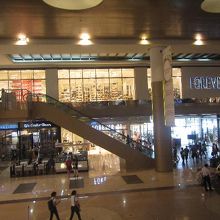 有名ショップもたくさん入ってます