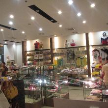 現地のお土産が買える、土産店のカルトゥーラ（calture）