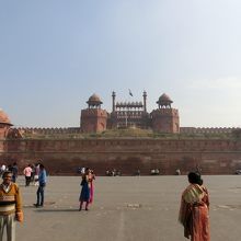 レッドフォートの前には広い広場