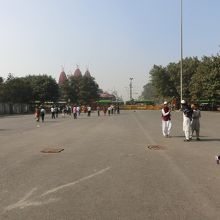 ラールキラーを背後にチャンドニーチョウク方面