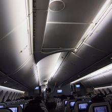 B787のエコノミーシートは3x3x3席