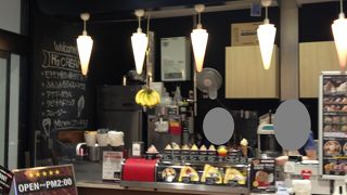 アイスとクレープのスイーツ店