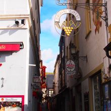 朝早い時間はひっそり…