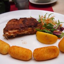 母親とシェアしたコルドン・ブルー(1人分)。　美味しかった〜