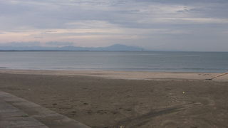 シーズンオフは貝探しに最適な場所です