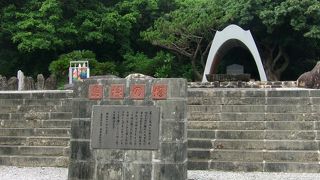 沖縄戦で亡くなられた島根県ご出身の方々908名を祀っています。