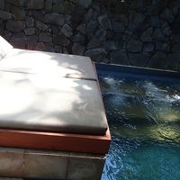 小さいですがジャグジーやプールがあります。