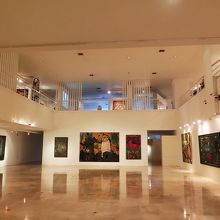 この美術館は現代アートが中心である。