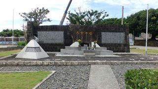 ふるさとの 山河も泣かむこの島に 散りたる若き御霊祭れば。