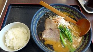 よってこや 鶏ガラとんこつ屋台味日本坂PA売店の昼食