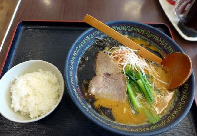 よってこや 鶏ガラとんこつ屋台味日本坂PA売店の昼食