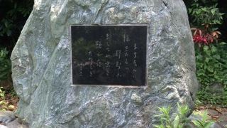 「まちなかに 緑をたもつ 掃部山 ましてや虫を 聴く夜たのしき」・・・今でも同様です。