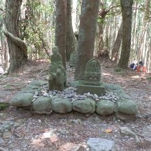 牛馬童子石像です。