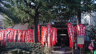 浅草寺の一番奥にあります