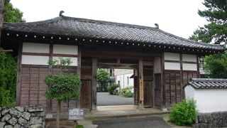 萩セミナーハウスの表門は毛利家由来の門でした