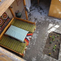 2階からみおろした中庭部分、ここでよくお茶をいただいた