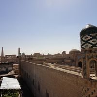 3階屋上からのながめ、隣のメドレセと城壁