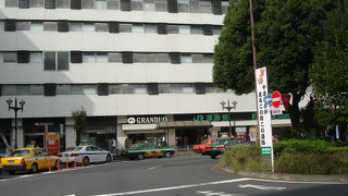 JR改札口2か所あります。