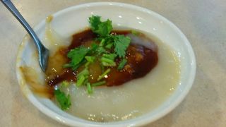 ニンニクとパクチーの香りが美味しい！