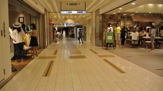 ＪＲ大阪駅構内の西側にあります