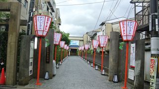 北野天満宮の東側にあります