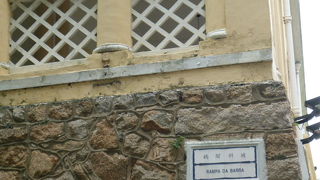 クリーム色と白色がお洒落です！