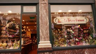 ギャルリーの真ん中辺りにあるかわいいチョコレート屋さん