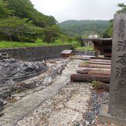 １３８０年以上も続く濁り湯