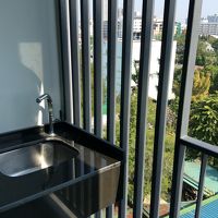 バルコニーに流し台有り。便利。