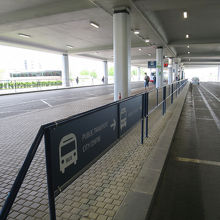 ターミナル2のバス乗り場