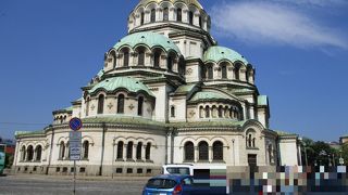 ソフィアを徒歩観光している途中に寄りました。ブルガリアで最大の規模を誇るロシア正教の教会です。