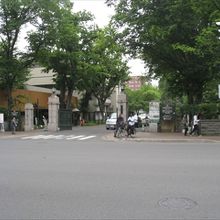 大学の入り口