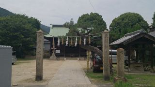 住宅街にある普通の神社