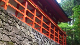 朱色の舞台作り