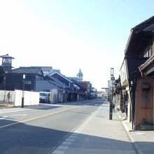 道路をわたって時の鐘見学へ