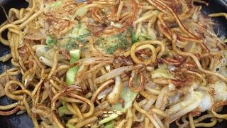 ここでのおすすめは、焼きそばですね。この焼きそばは、ボリューム感いっぱいで、更に、野菜たっぷりです。