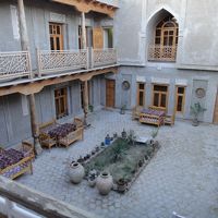 二階から中庭を望む。