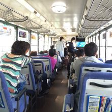 人とスーツケース