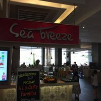 朝食は種類も多く美味しい