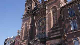 中央駅からすぐの高い建物