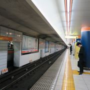 東京都港区北青山に有ります。 この駅からは、表参道や青山の街に行くには、大変、便利な駅です。