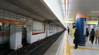 東京都港区北青山に有ります。 この駅からは、表参道や青山の街に行くには、大変、便利な駅です。