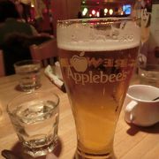 ビールもコクがあって美味しいです。 ホテルのレストランは、隣にあるApplebee's です。