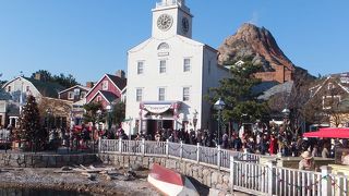 ショーを見ながら昼食を