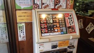 ここでは、徳島らーめんがおいしく食べる事ができます。特に、ライスと一緒に食べると更に、おいしくボリューム満点となります。