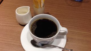 移転して狭くなった。でも珈琲の入れ方にはこだわっている