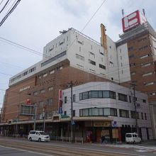 こちらは本館です。